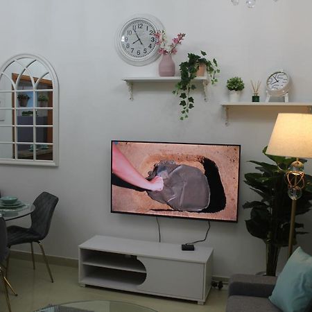 Newly Furnished One Bedroom Apartment Next To Metro & Beach In Marina Residence 迪拜 外观 照片